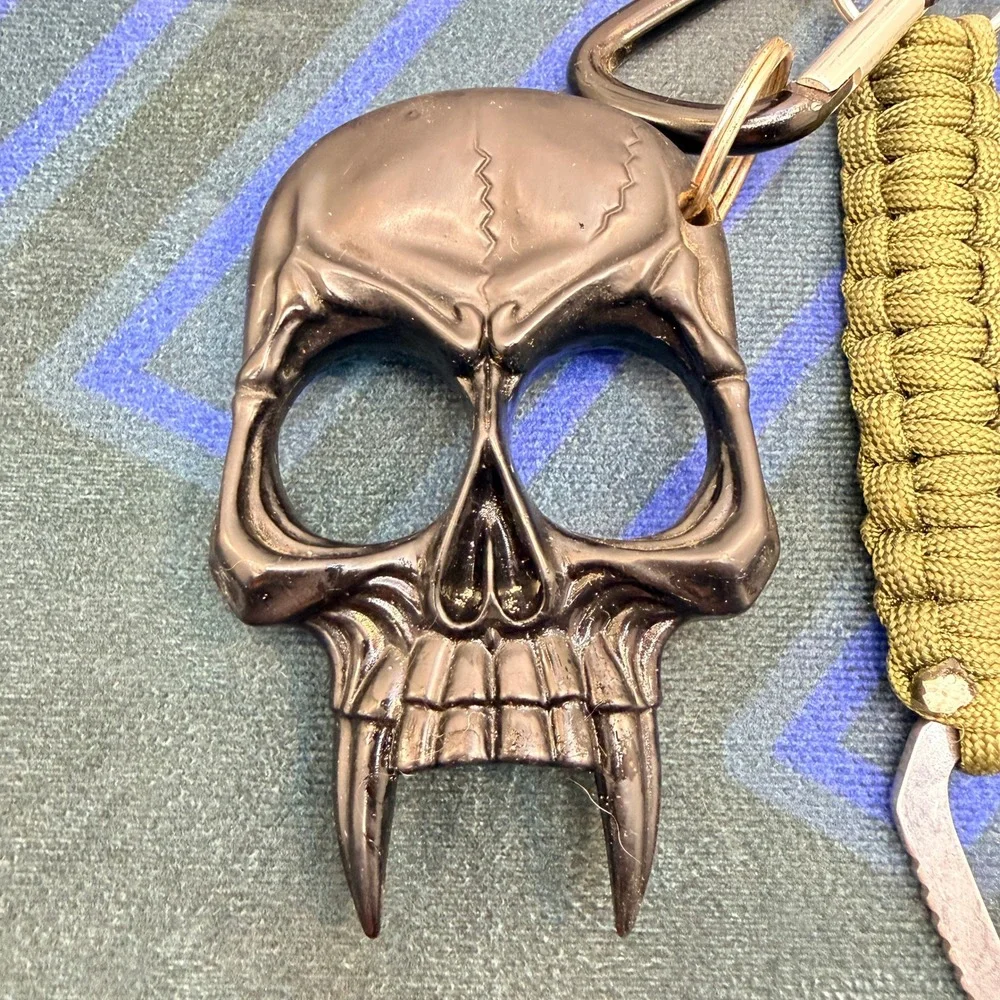 Tactical Skull Vampire Fangs EDC Multi-Tool Keychain Paracord Carabiner Opener